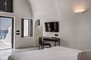 Sun Rocks Boutique Hotel | Caldera View Suites & Sunset Dining Experie