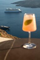 Sun Rocks Boutique Hotel | Caldera View Suites & Sunset Dining Experie