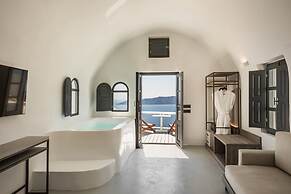 Sun Rocks Boutique Hotel | Caldera View Suites & Sunset Dining Experie