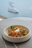 Sun Rocks Boutique Hotel | Caldera View Suites & Sunset Dining Experie