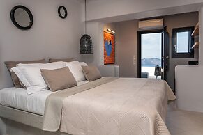 Sun Rocks Boutique Hotel | Caldera View Suites & Sunset Dining Experie