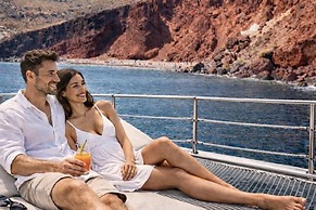 Sun Rocks Boutique Hotel | Caldera View Suites & Sunset Dining Experie
