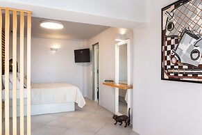 Sun Rocks Boutique Hotel | Caldera View Suites & Sunset Dining Experie