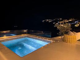 Sun Rocks Boutique Hotel | Caldera View Suites & Sunset Dining Experie