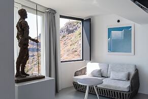 Sun Rocks Boutique Hotel | Caldera View Suites & Sunset Dining Experie