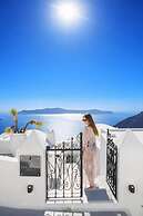 Sun Rocks Boutique Hotel | Caldera View Suites & Sunset Dining Experie