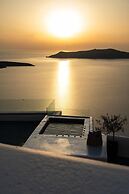 Sun Rocks Boutique Hotel | Caldera View Suites & Sunset Dining Experie