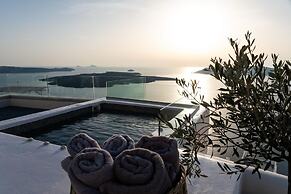 Sun Rocks Boutique Hotel | Caldera View Suites & Sunset Dining Experie