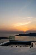 Sun Rocks Boutique Hotel | Caldera View Suites & Sunset Dining Experie