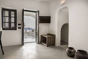 Sun Rocks Boutique Hotel | Caldera View Suites & Sunset Dining Experie