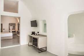 Sun Rocks Boutique Hotel | Caldera View Suites & Sunset Dining Experie