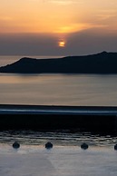 Sun Rocks Boutique Hotel | Caldera View Suites & Sunset Dining Experie