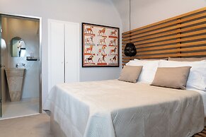 Sun Rocks Boutique Hotel | Caldera View Suites & Sunset Dining Experie