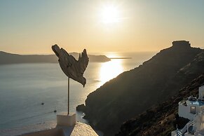 Sun Rocks Boutique Hotel | Caldera View Suites & Sunset Dining Experie