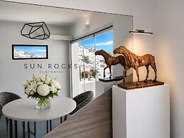 Sun Rocks Boutique Hotel | Caldera View Suites & Sunset Dining Experie