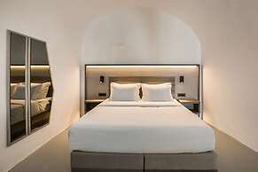 Sun Rocks Boutique Hotel | Caldera View Suites & Sunset Dining Experie