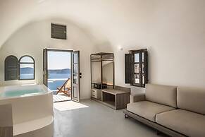 Sun Rocks Boutique Hotel | Caldera View Suites & Sunset Dining Experie