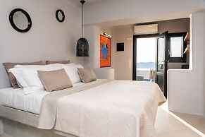 Sun Rocks Boutique Hotel | Caldera View Suites & Sunset Dining Experie