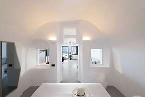 Sun Rocks Boutique Hotel | Caldera View Suites & Sunset Dining Experie