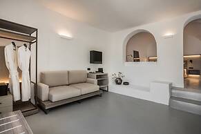 Sun Rocks Boutique Hotel | Caldera View Suites & Sunset Dining Experie