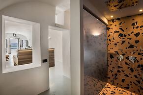 Sun Rocks Boutique Hotel | Caldera View Suites & Sunset Dining Experie