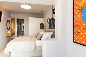 Sun Rocks Boutique Hotel | Caldera View Suites & Sunset Dining Experie