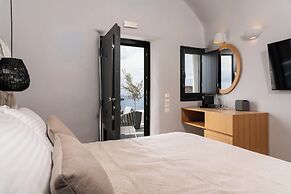 Sun Rocks Boutique Hotel | Caldera View Suites & Sunset Dining Experie