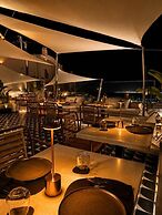 Sun Rocks Boutique Hotel | Caldera View Suites & Sunset Dining Experie