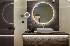Sun Rocks Boutique Hotel | Caldera View Suites & Sunset Dining Experie