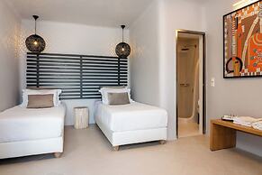 Sun Rocks Boutique Hotel | Caldera View Suites & Sunset Dining Experie