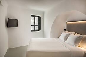 Sun Rocks Boutique Hotel | Caldera View Suites & Sunset Dining Experie