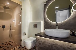 Sun Rocks Boutique Hotel | Caldera View Suites & Sunset Dining Experie
