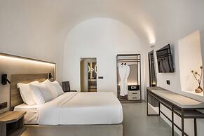 Sun Rocks Boutique Hotel | Caldera View Suites & Sunset Dining Experie