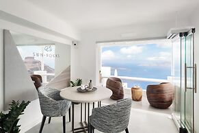 Sun Rocks Boutique Hotel | Caldera View Suites & Sunset Dining Experie
