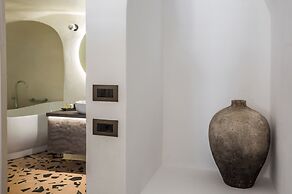 Sun Rocks Boutique Hotel | Caldera View Suites & Sunset Dining Experie