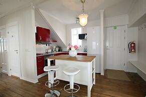 Luna Apartments