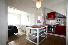Luna Apartments