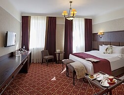 Attache Hotel