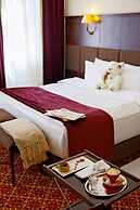 Attache Hotel
