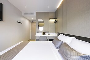Hotel 81 Palace