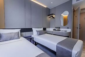 Hotel 81 Palace