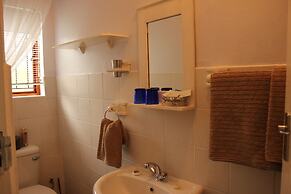 Amzee Bokmakierie Guest House