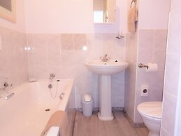 Amzee Bokmakierie Guest House