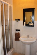 Amzee Bokmakierie Guest House