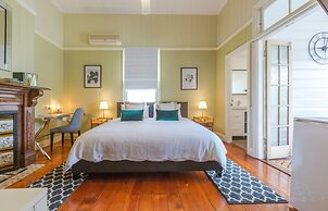 99 Kirkland Bed & Breakfast