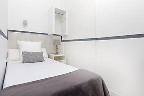 Hostal Gran Via 63 Rooms