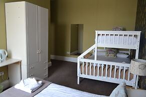Holmlea Guest House