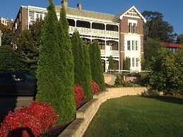 Auldington Hotel