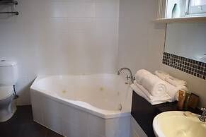 Auldington Hotel