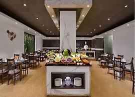 Taurus Sarovar Portico
